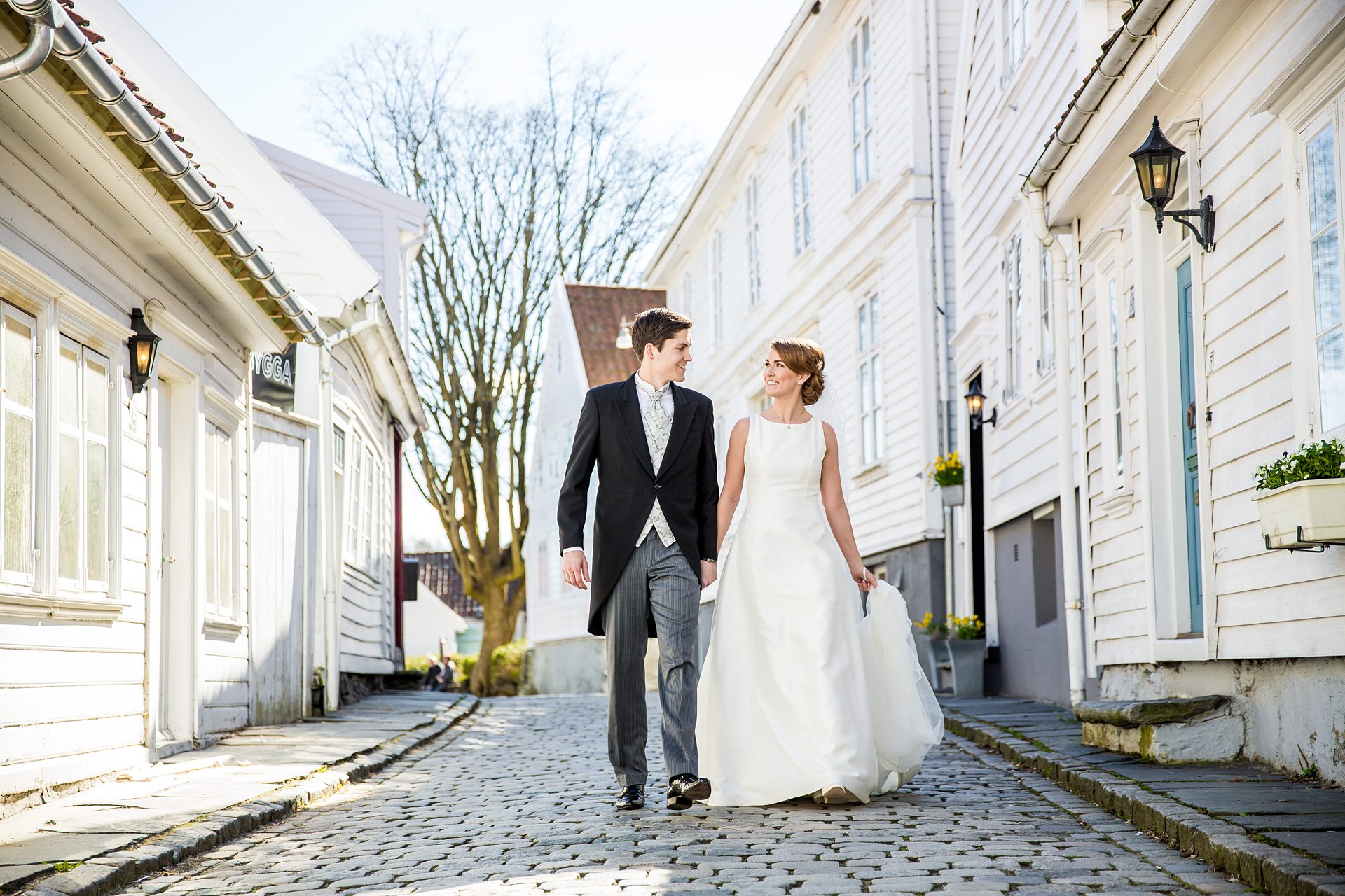 Bryllupsfotograf-stavanger-brudepar3 Bryllupsportrett i dramatisk fjellandskap