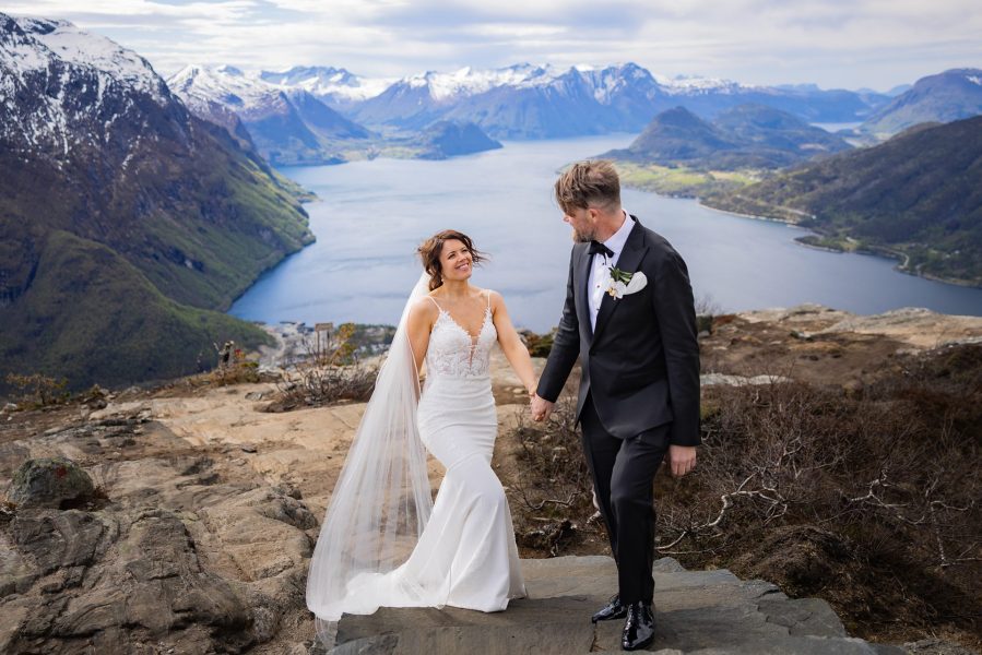 Bryllupsportrett fra fjell og fjord på Vestlandet